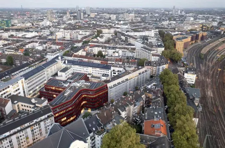Curve X office building in Düsseldorf