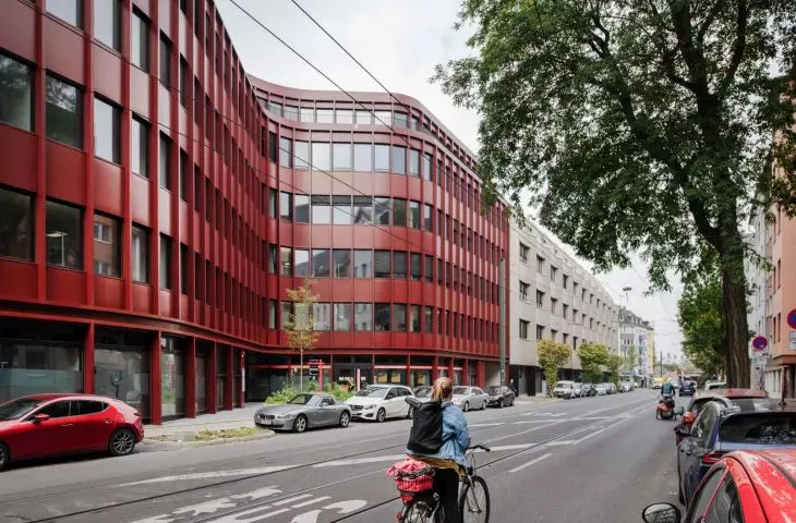Curve X office building in Düsseldorf