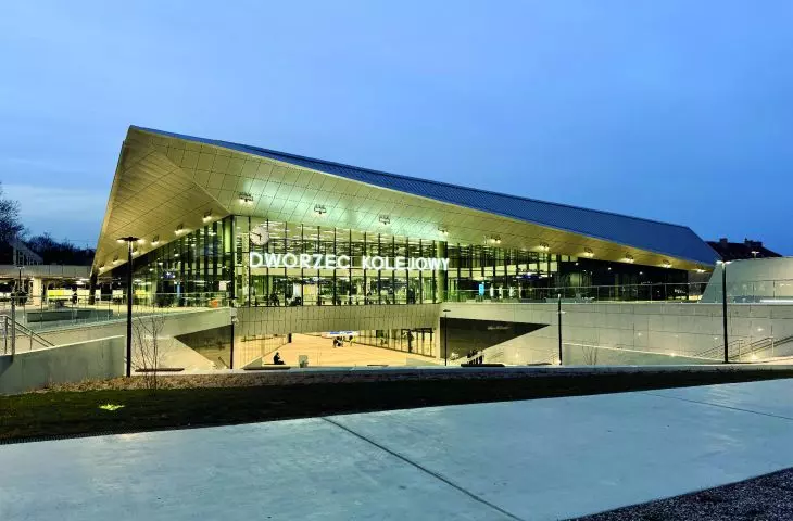 nowy budynek Stacji Olsztyn Główny projektu DWAA Architekci to obiekt o dynamicznej bryle