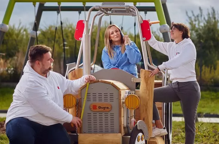 Traktor - mechaniczna zabawa w wersji dziecięcej
