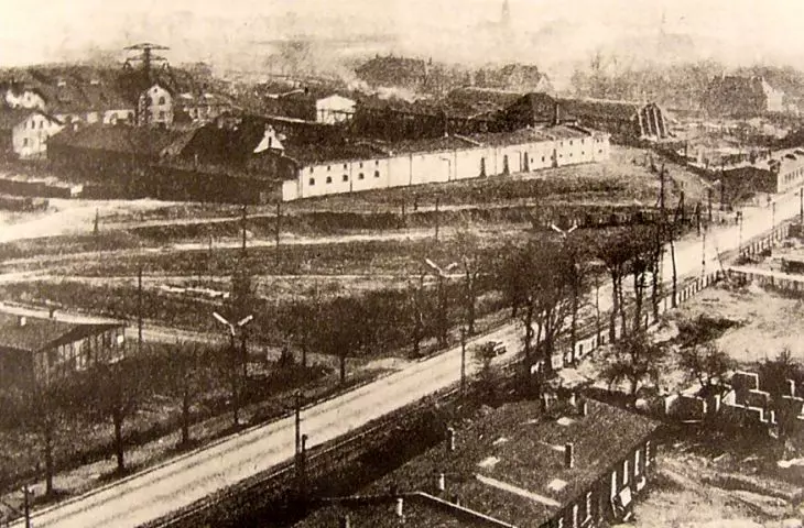 Industrial building on the site of today's Spodek arena, as seen from Koszutka. The street in the photo is today's Korfantego Avenue, 1955-1960s