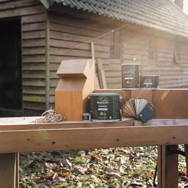 Wide range of colors and durable wood protection - guaranteed for up to 10 years on vertical surfaces and up to 2 years on horizontal surfaces, while maintaining the natural appearance of the wood