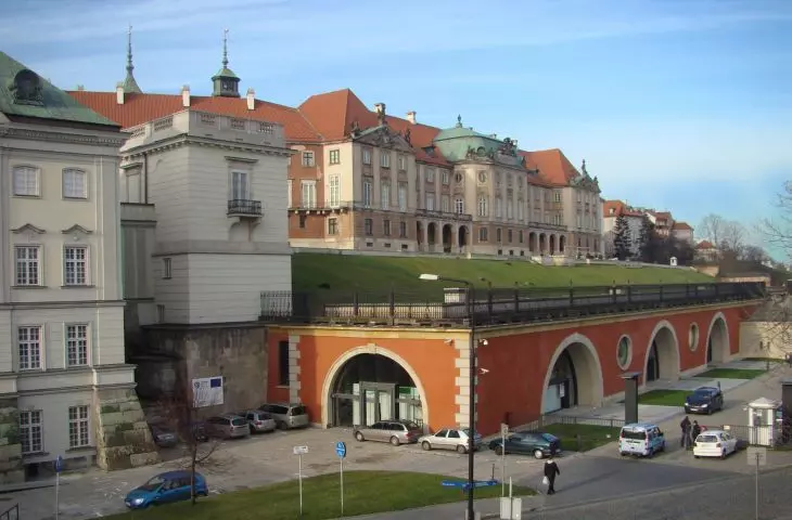 Kubicki Arcade in front of the eastern facade of the Royal Castle (2009)