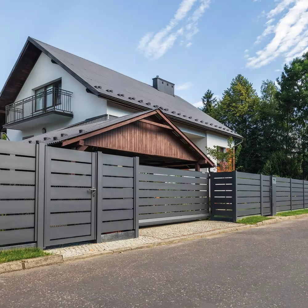 Ogrodzenie aluminiowe MODERN prezentują się elegancko z każdej strony