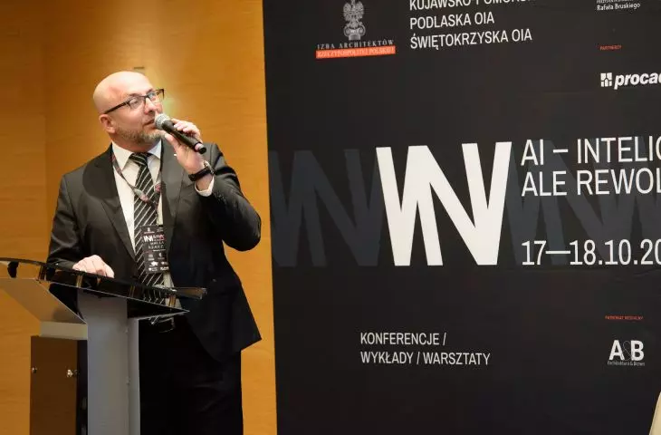 Wacław Szarejko (DSOIA) zwrócił uwagę na strukturalne problemy zawodu oraz rosnący wpływ AI na proces projektowy