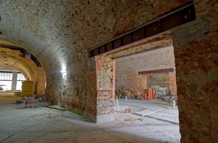 In the basement of the Lodge, ceramic bricks from the Italy Brickworks have been preserved.