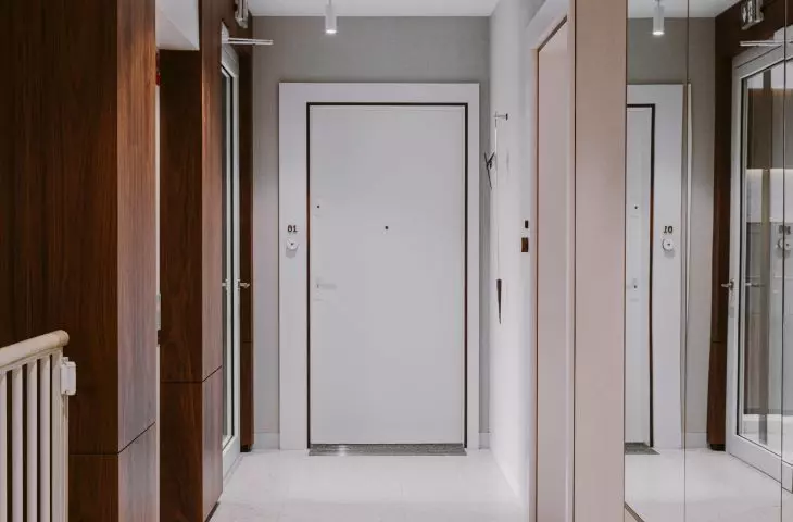 Bright hallways with walnut elements