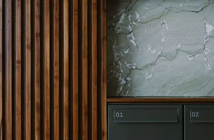 Original combinations of materials and colors