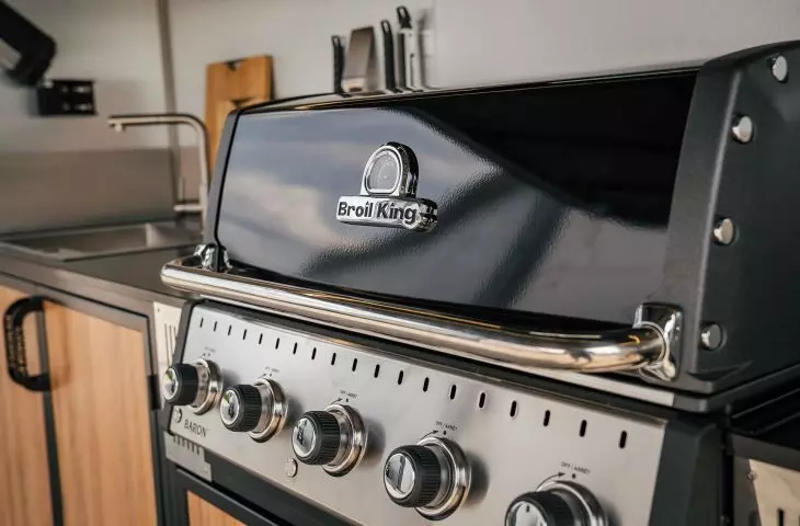  GardenBOX wyposażony w grill marki Broil King  