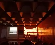 aula i podświetlana tablica Mendelejewa