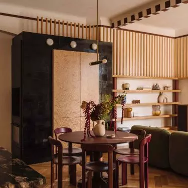 Mokotow townhouse in high craft version