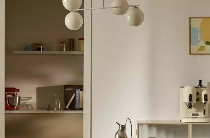 Walls and ceilings in this shade optically organize the space, improve the proportions of the rooms and enhance the effect of natural light