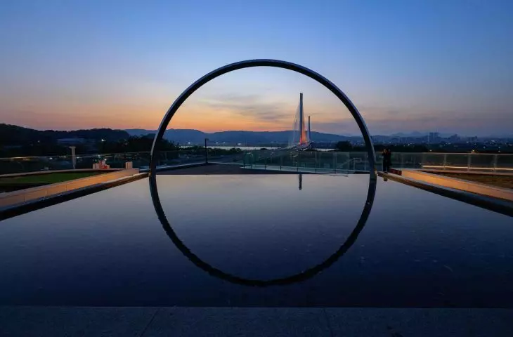 Instalacja „Arc ZERO: Eclipse” w Seulu