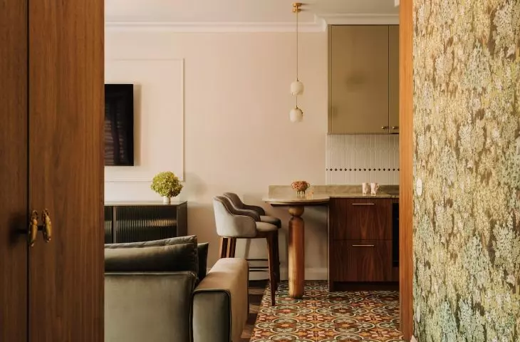 A feminine apartment with character from Buduar studio