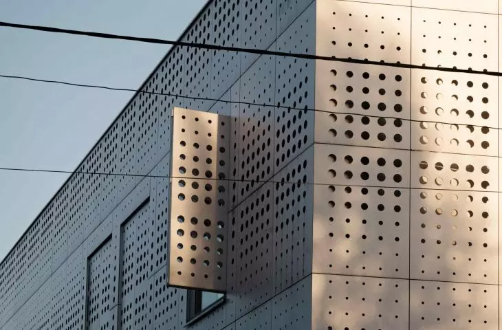 The apartment is located in a new building designed by Tekktura studio