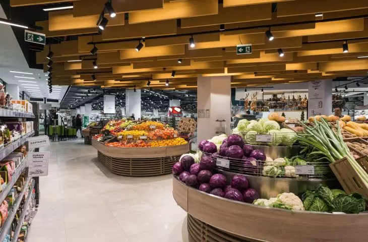 Vertical panels can also be part of a colorful play of form and light on the ceiling - as in the Univerexport store in the city of Novi Sad, Serbia