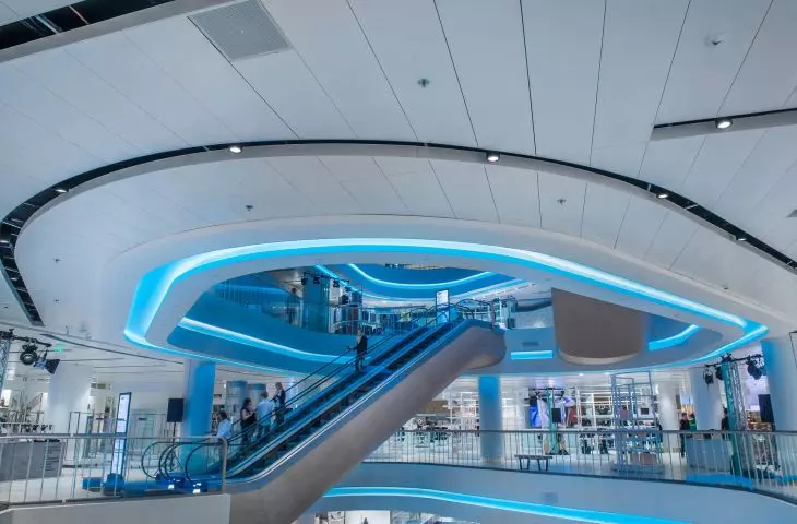 The white color of the ceilings reflects light, helping to illuminate the interiors well while reducing energy consumption. TsUM department store in Kyiv 