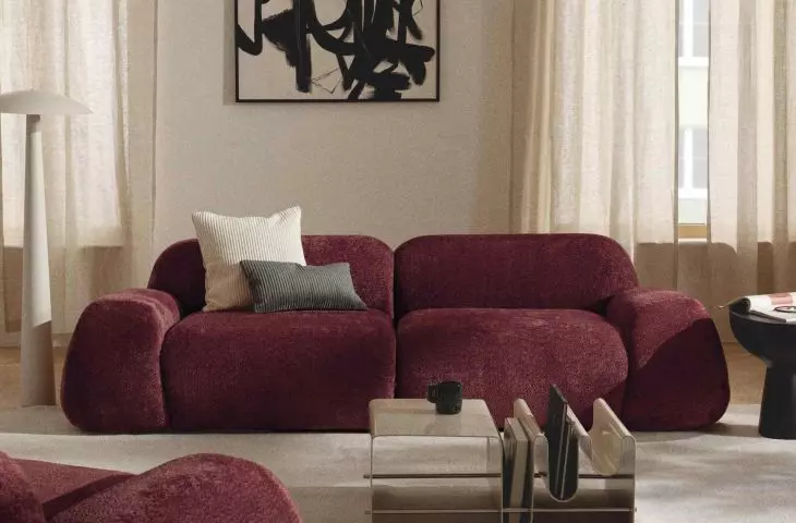 Beiges, creams, light grays and broken whites have a stabilizing function, allowing intense colors to ring out without risking visual overload