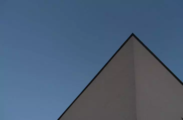 Jeden z wierzchołków ostrosłupa