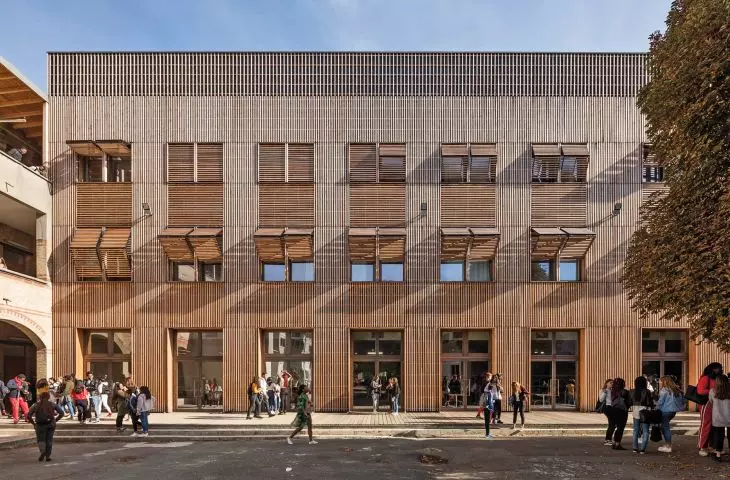 Reconstruction of the Jean-Baptiste Poquelin high school in Saint-Germain-en-Laye, 2015-2018.