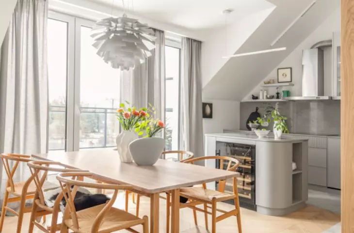 In Warsaw's Zawady district, in the green part of Wilanów, an apartment was created that exemplifies mature and consistent thinking about residential space
