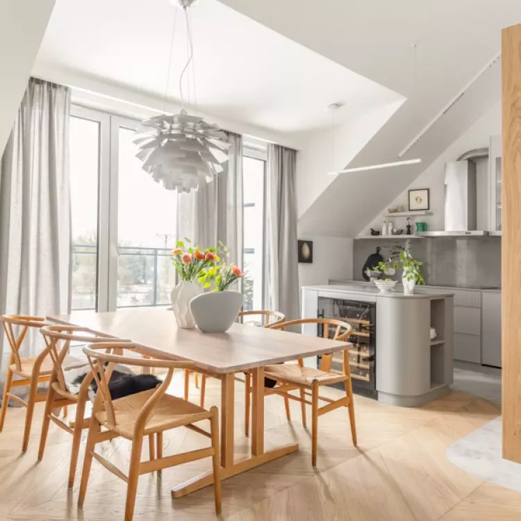 In Warsaw's Zawady district, in the green part of Wilanów, an apartment was created that exemplifies mature and consistent thinking about residential space
