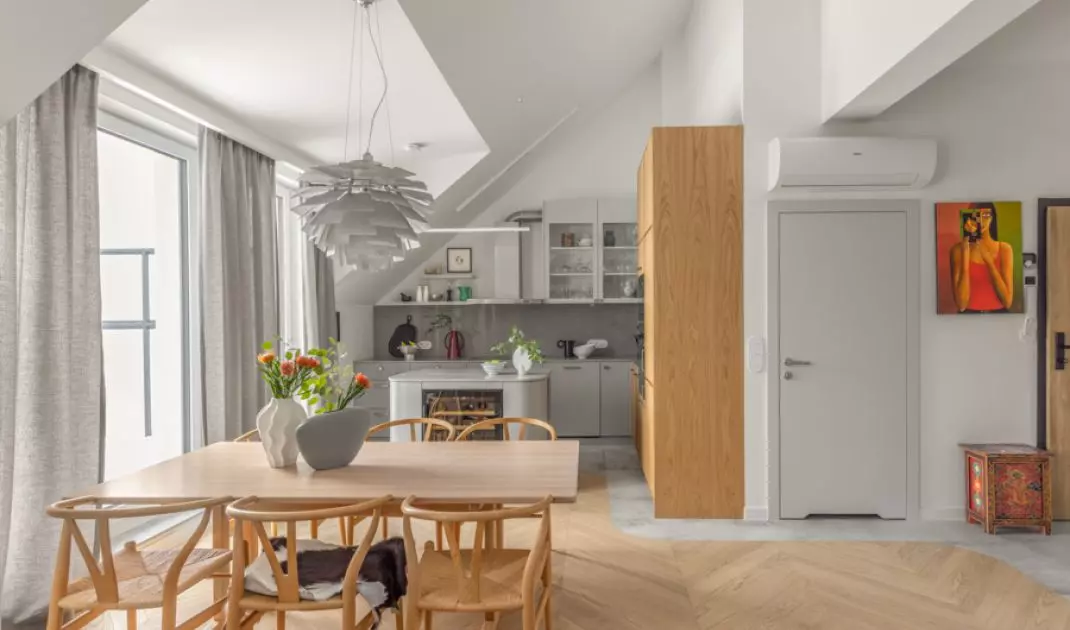 Apartament na Zawadach wpisuje się w nurt quiet luxury