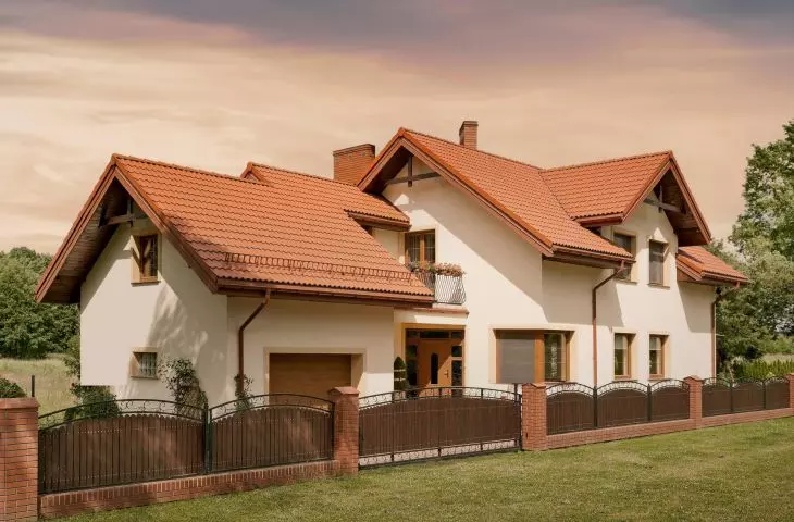Braas Celtic Cisar concrete tile, brick color