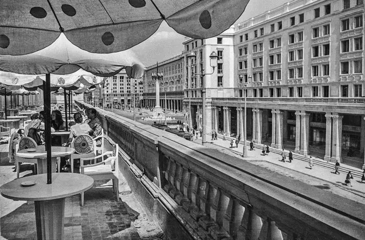 Umbrellas on the terrace of the Literary Café on Marszalkowska Street, between Zbawiciela and Konstytucji Squares, 1952