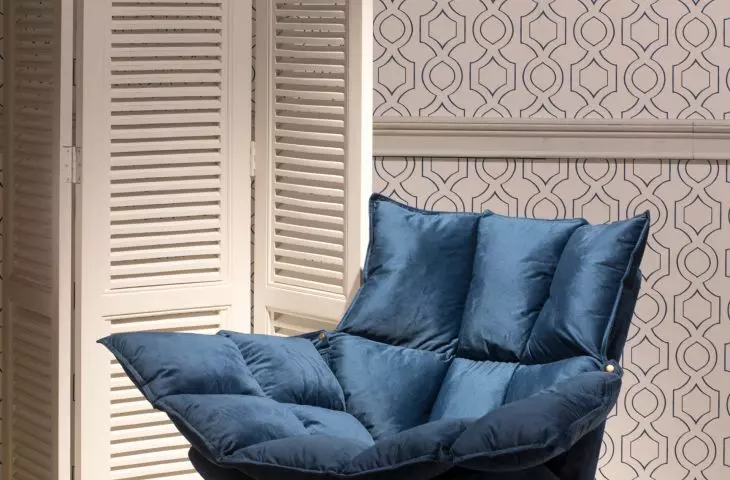 Strong color addition in a subdued environment