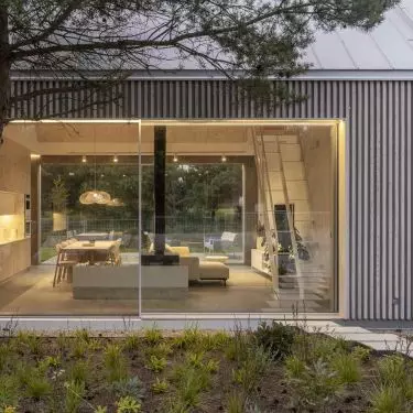 Rohe company, the investor and general contractor, in cooperation with Archmondo studio from Gdansk, Poland, is responsible for the construction.
