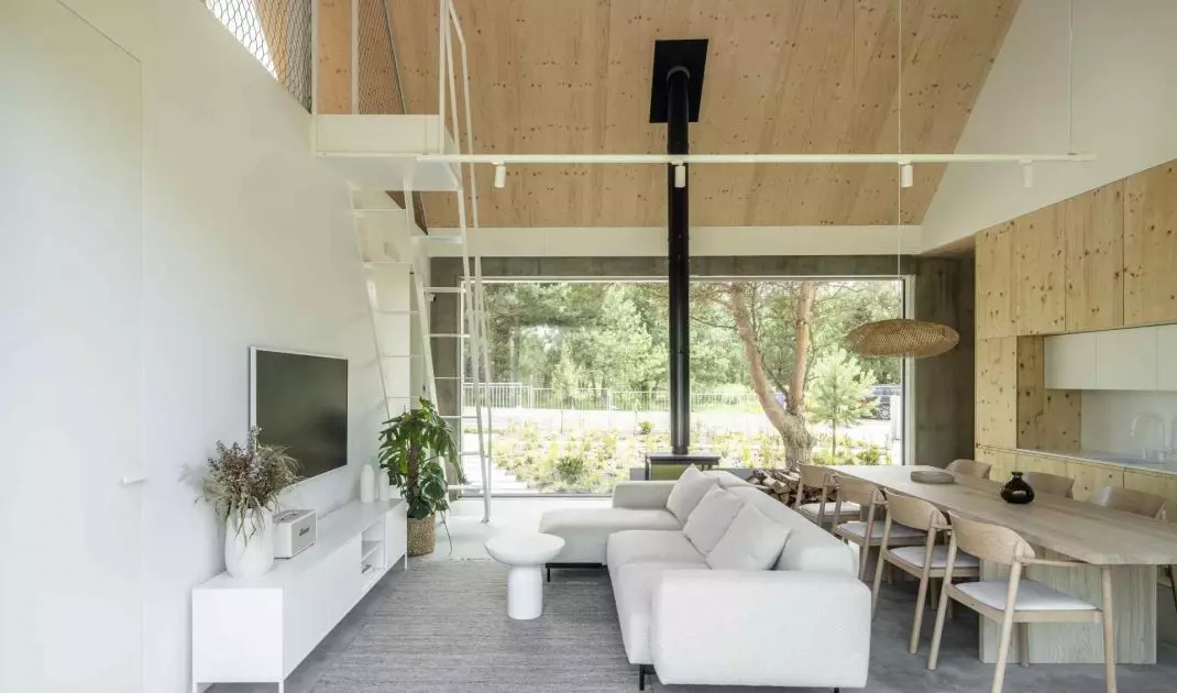 Kownatki Lake House