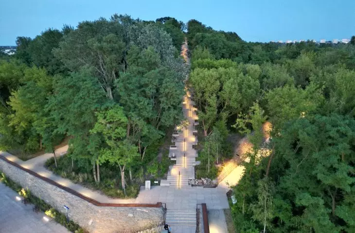 Park Akcji Burza pod Kopcem Powstania Warszawskiego 2 