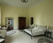 Beżowa sypialnia