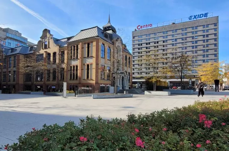 DS Jowita at Zwierzyniecka street and Kaponiera traffic circle in Poznan