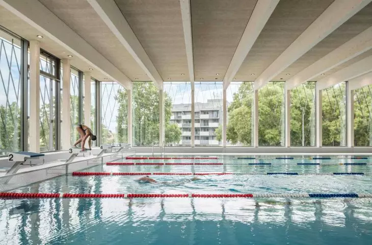 Großfeldsiedlung public swimming pool