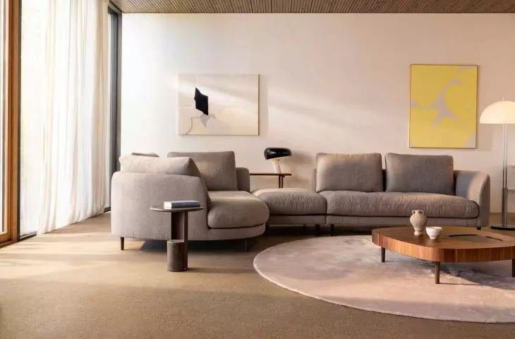 Sofas in natural shades bring subtlety and balance, allowing you to compose an interior in line with the rhythm of daily life