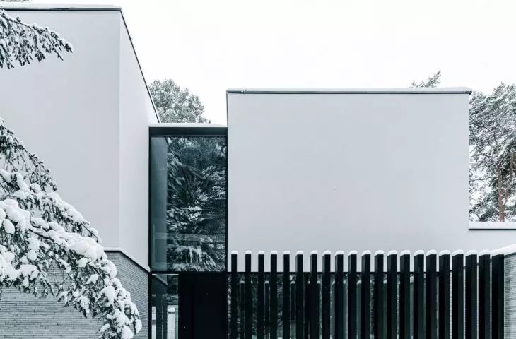 Concrete Wall Residence in Konstancin-Jeziorna