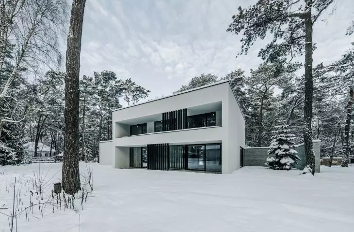 Concrete Wall Residence in Konstancin-Jeziorna