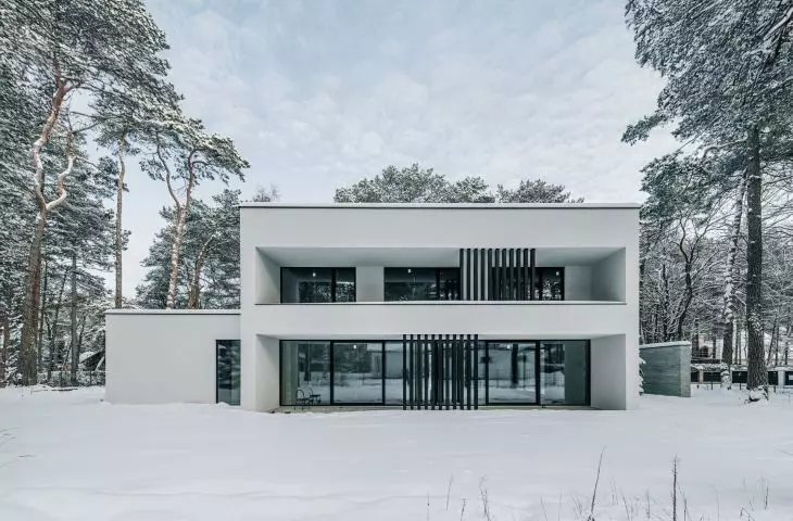 Concrete Wall Residence in Konstancin-Jeziorna