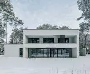 Concrete Wall Residence in Konstancin-Jeziorna