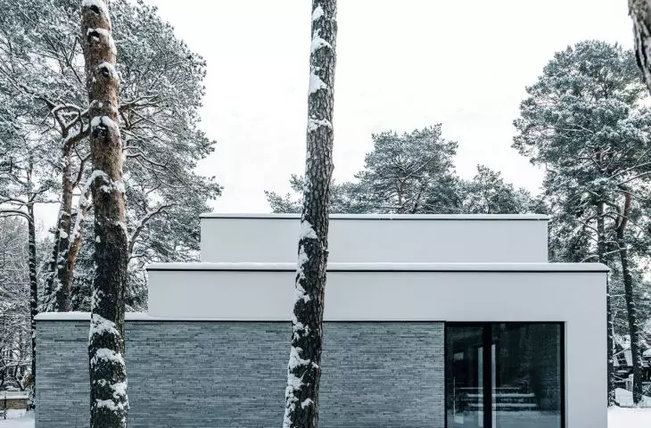 Concrete Wall Residence in Konstancin-Jeziorna