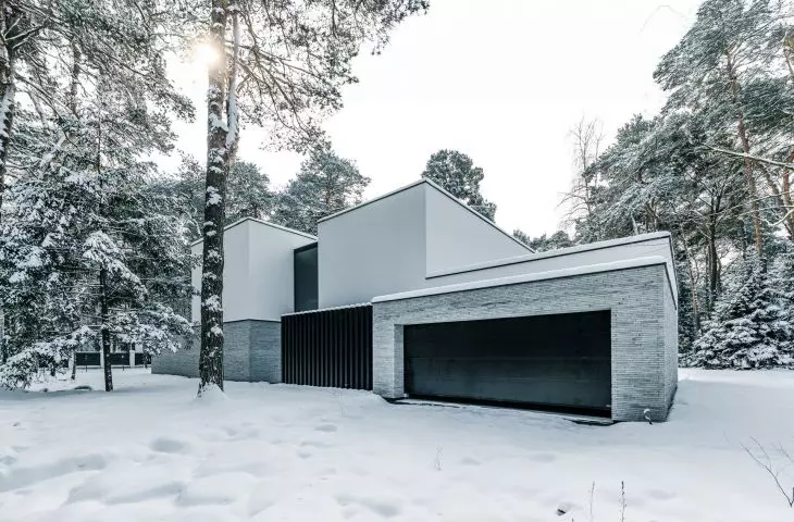 Concrete Wall Residence in Konstancin-Jeziorna