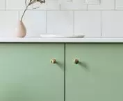 The decor of the apartment is co-created by small elements