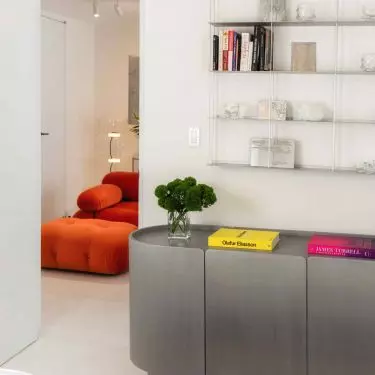 The interior underwent a major renovation, carried out in cooperation with Polish designer Julia Bimer, while Voytek Orent Design studio was responsible for the execution
