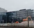 Rozbiórka kamienicy przy ulicy Mogilskiej 31 w Krakowie, w tle Mogilska Office 35