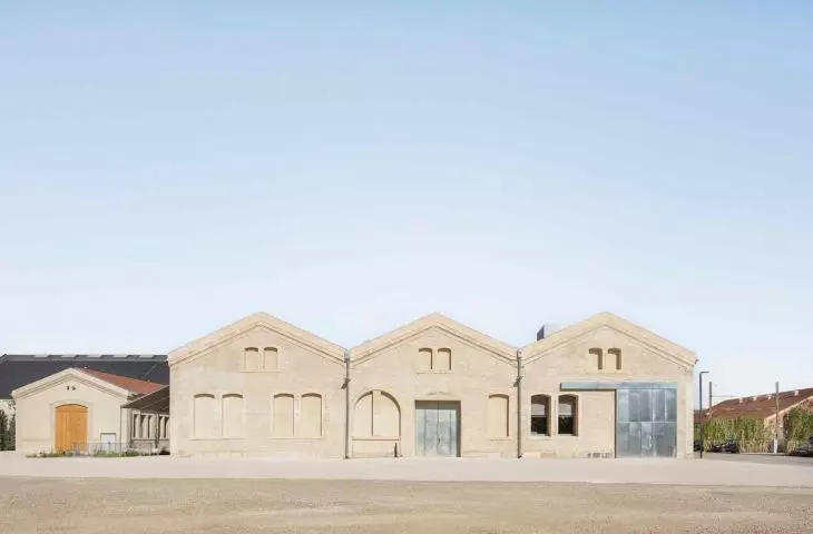 Lot 8 w Arles