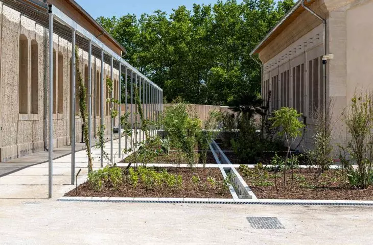 Lot 8 w Arles