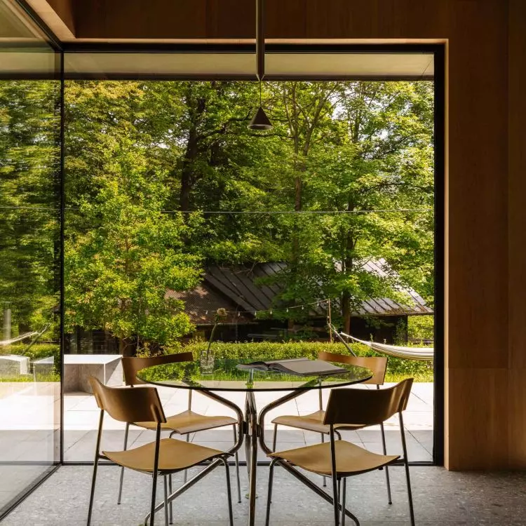 The first floor flows seamlessly into a terrace, the floor of which has been extended from inside the
