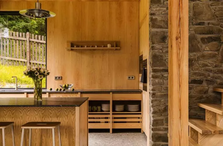 Natural materials play a key role in the interior